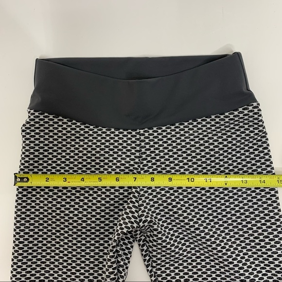 Honeycomb Scruch Booty Gray & White Leggings Mid To High Rise Medium - Picture 14 of 16